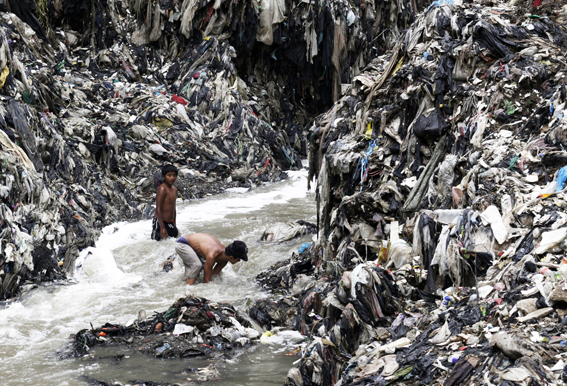 MINEROS DE BASURA / Josué Decavele  ( Colección Área Vacante Latinoamérica )  