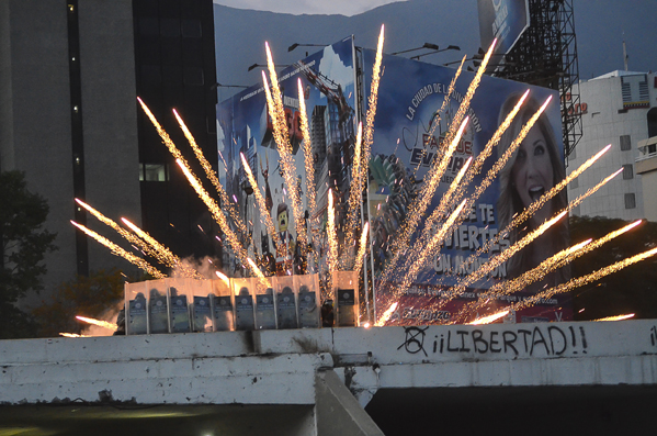 MÁSCARAS / Carlos Becerra ( Colección Área Vacante Venezuela )  